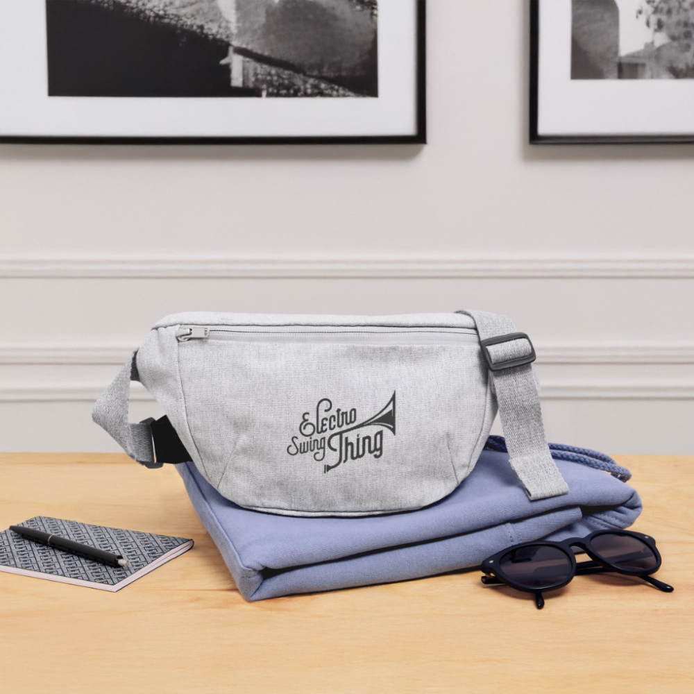 Electro Swing Thing – Recycled Gürteltasche (Heather Gray/Nature, Schwarzer Print) - heather grey